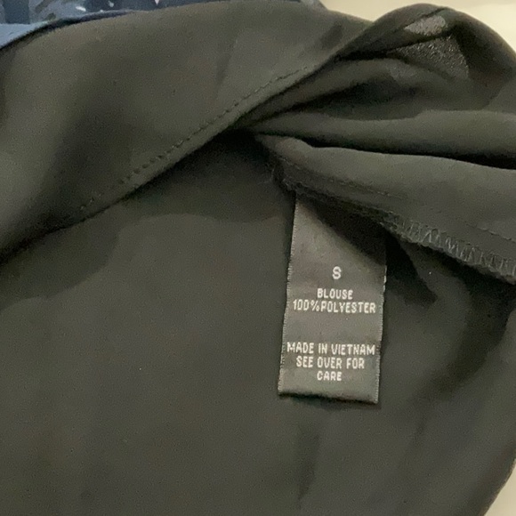 AB Studio Geometric Chiffon Drop Tail Hem Top - Picture 6 of 6
